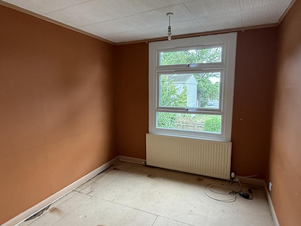 Lot: 163 - HOUSE IN NEED OF IMPROVEMENT - Bedroom 2 of house in need of improvement